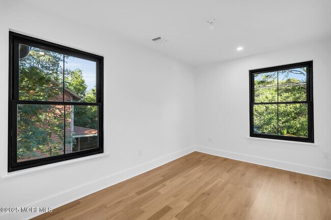 Building Photo - 516 River Rd