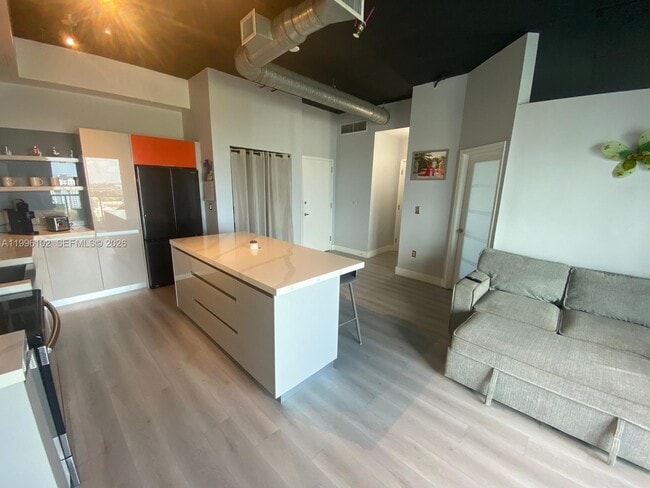 Building Photo - 10 SW South River Dr