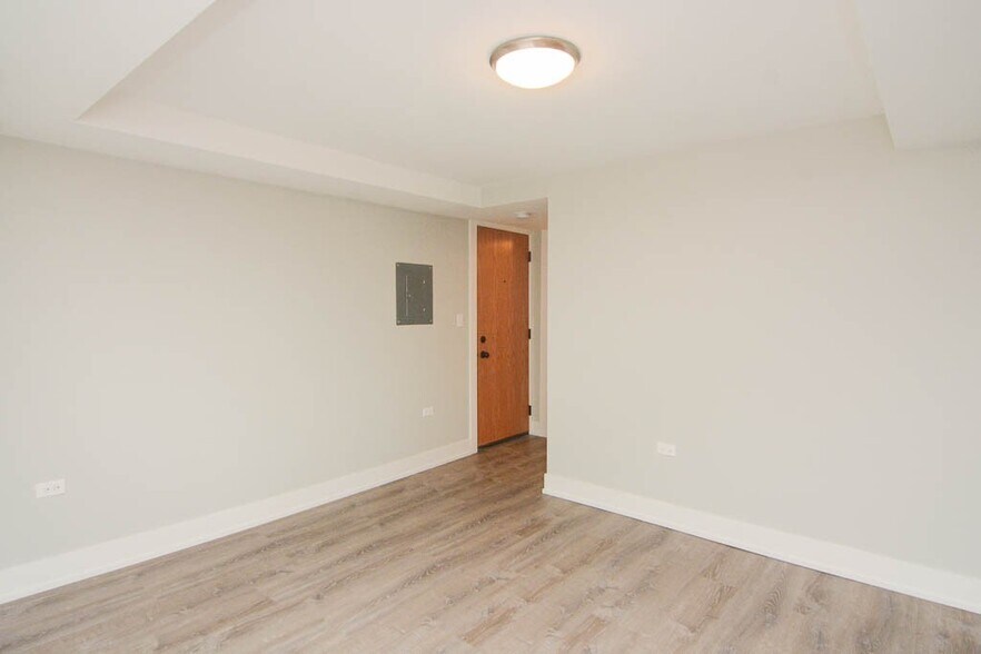 Building Photo - 438 W Belden Ave