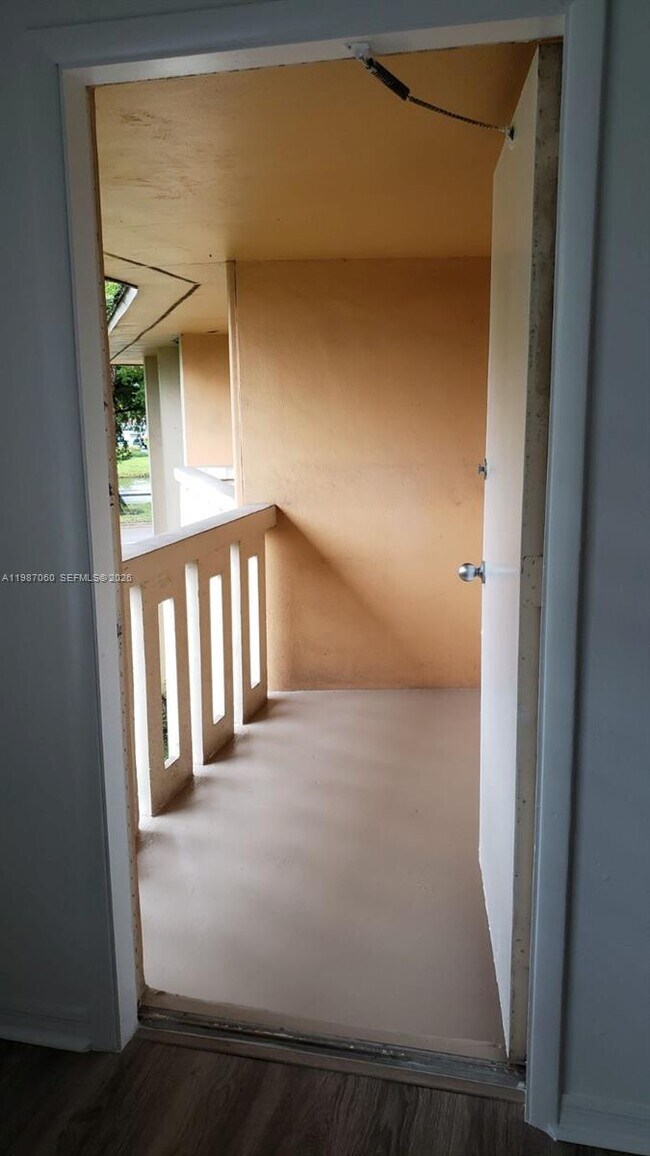 Building Photo - 7470 Miami Lakes Dr