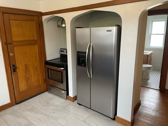 Building Photo - 2100-2102 S 85th St.