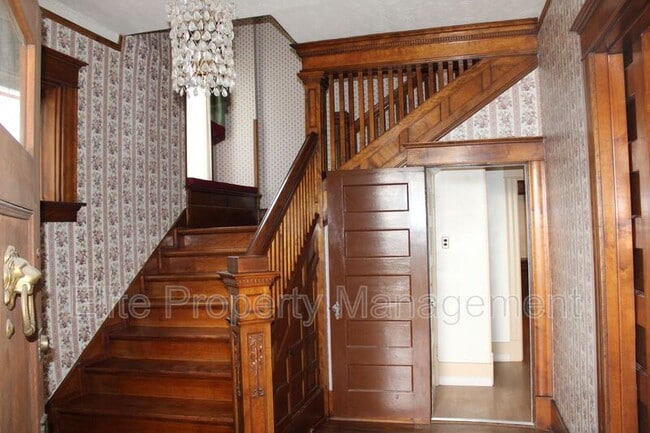 Building Photo - 511 W 13th St