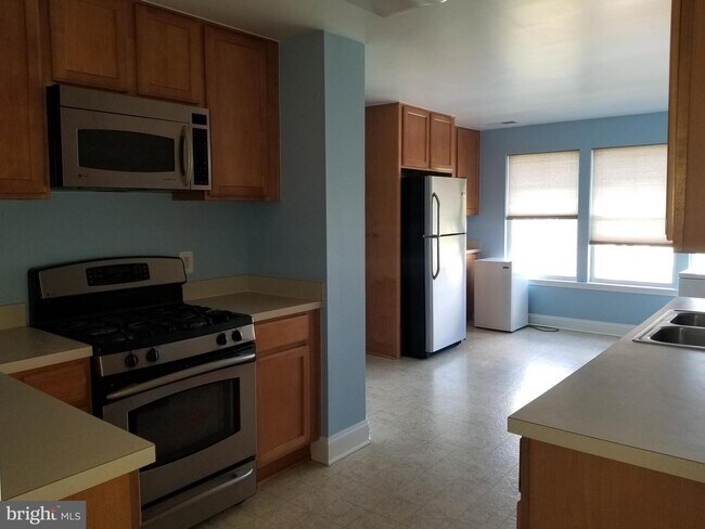 Building Photo - 12824 Clarksburg Square Rd