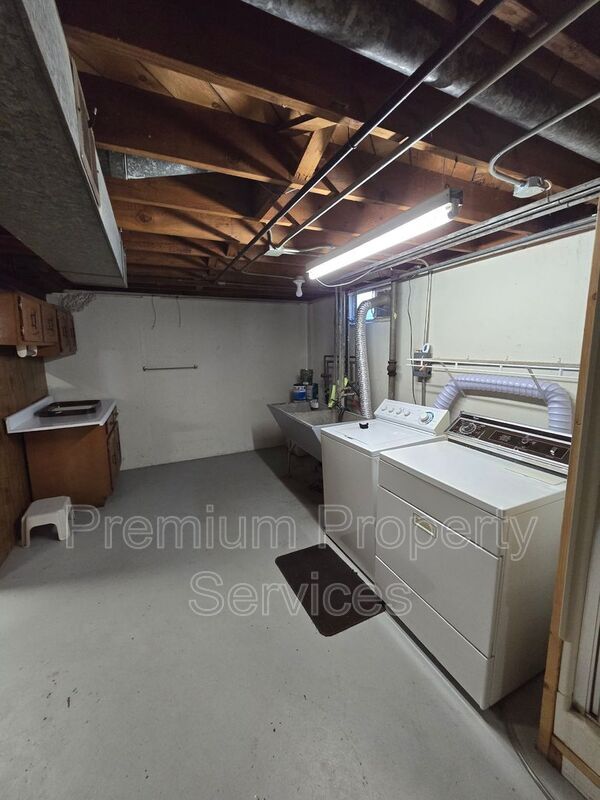 Building Photo - 210 Kenilworth Dr