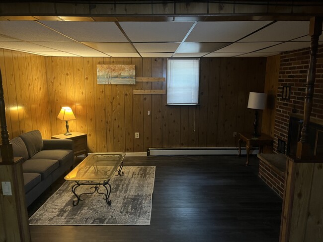 Building Photo - 809 Trumbull Dr