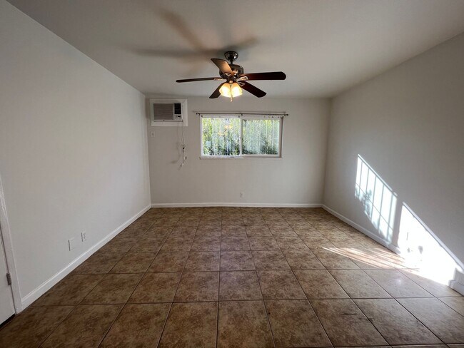 Building Photo - Rent Ready GATED 1BD/1BA. FRESH PAINT & ST...