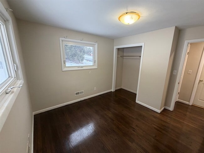 Building Photo - 17 Dover Dr