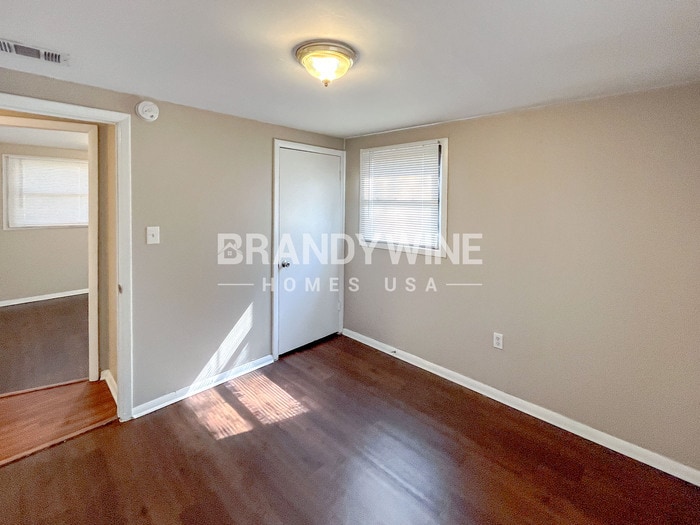 Building Photo - 3005 Dodge St