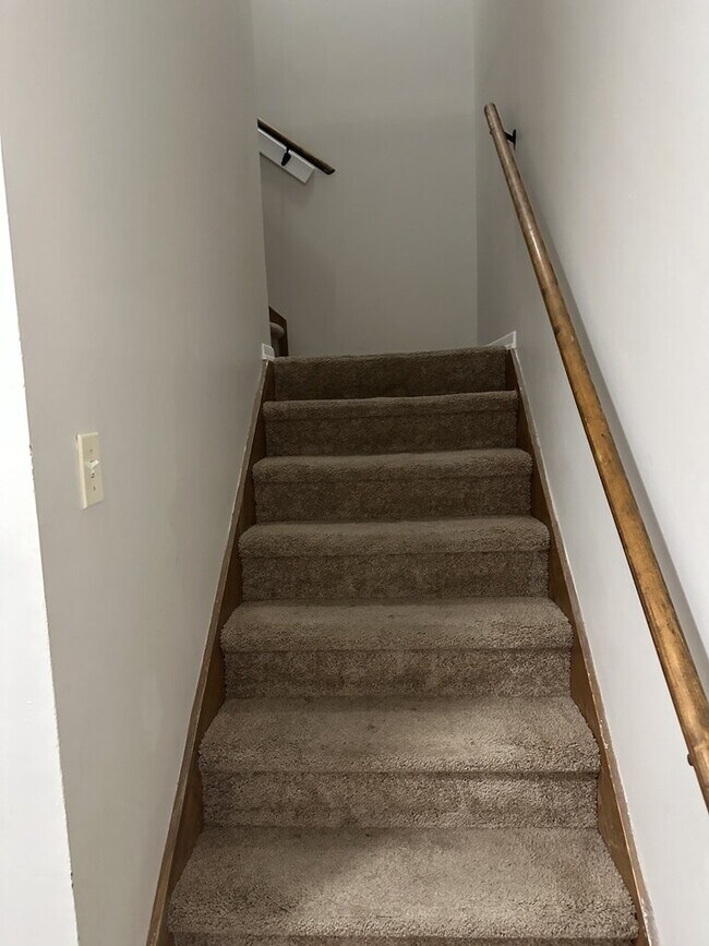 Building Photo - 109 Palace Cir