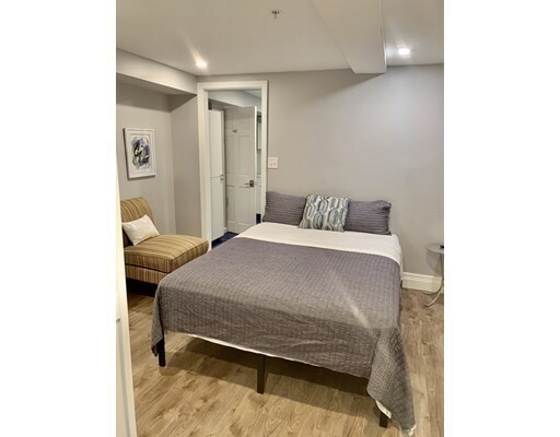 Building Photo - 726 Metropolitan Ave