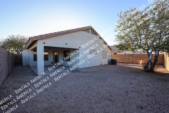 Building Photo - 658 S 110th Pl