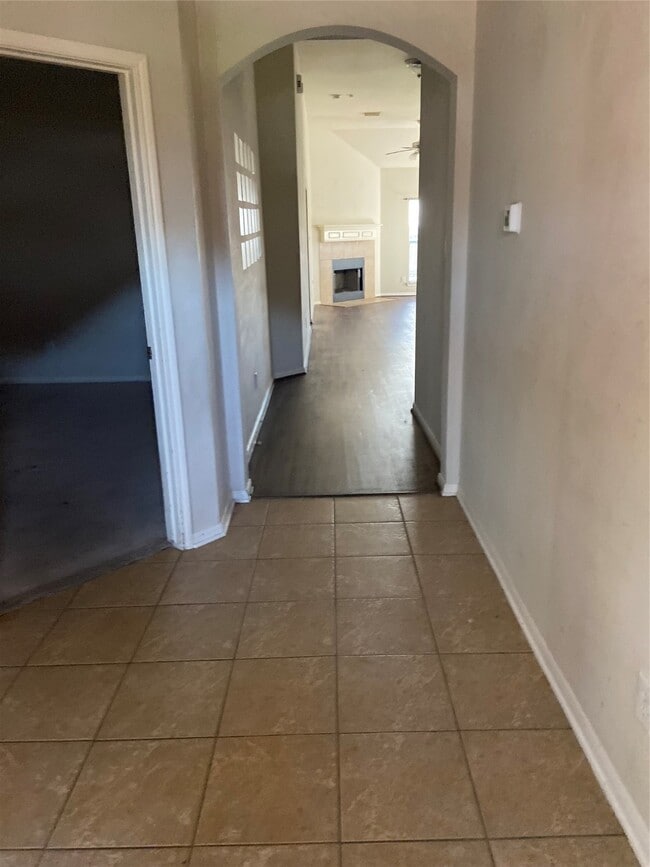 Building Photo - 1930 Shady Oaks Ct