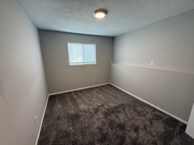 Building Photo - 7221 N Moberly Dr