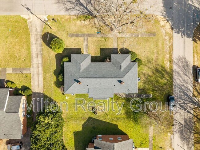 Building Photo - 1206 S 9th St