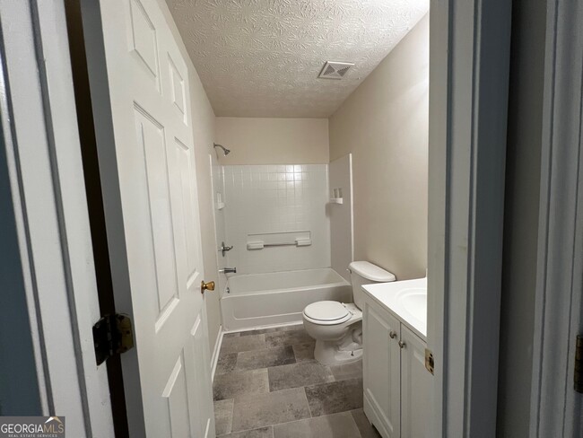 Building Photo - 3153 Kingswood Glen