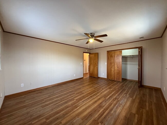 Building Photo - 5 Bedroom, 2 Bathroom Home in Greene County, TN