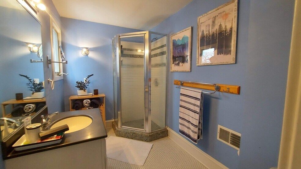 Upper Level Bath w/Shower - 4236 Washburn Ave S