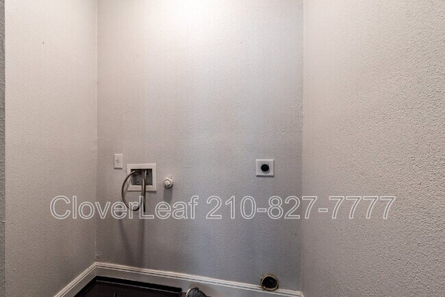 Building Photo - 5707 Midcrown Dr