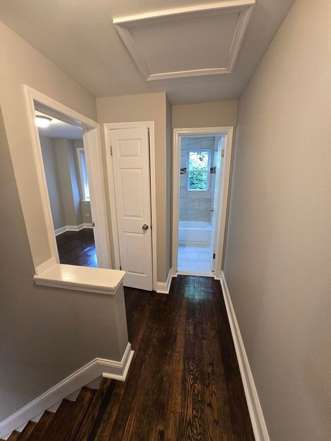 Building Photo - Beautiful 1 Bedroom w/ Den town home located in Dundalk.