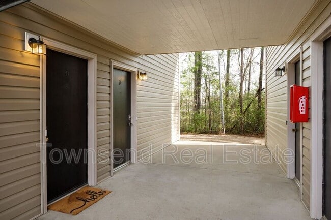 Building Photo - 5846 Century Oaks Dr