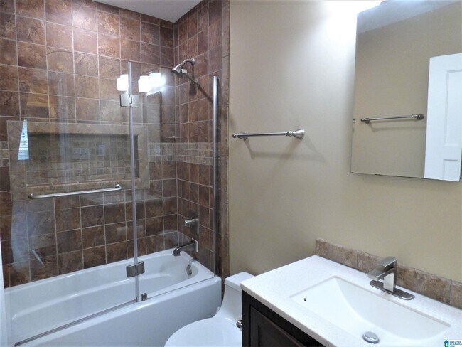 Building Photo - 725 9th Ave S