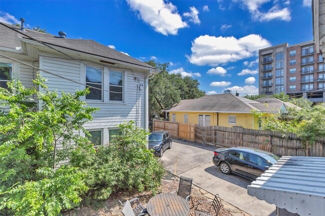 Building Photo - 1133 W Clay St