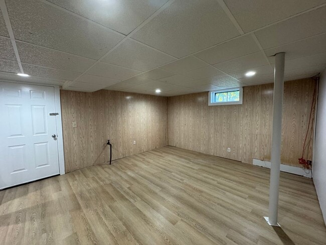 Building Photo - 20 Northwoods Cir