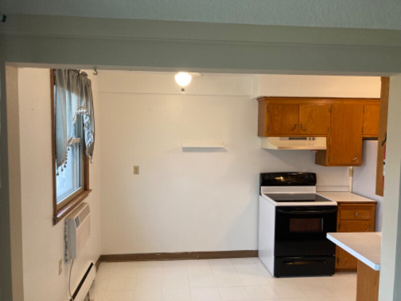 Building Photo - 136 11th Ave N