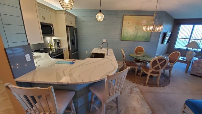 Building Photo - Bouchelle Condo Available August 24th!!!
