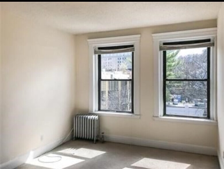 Building Photo - 387 Harvard St