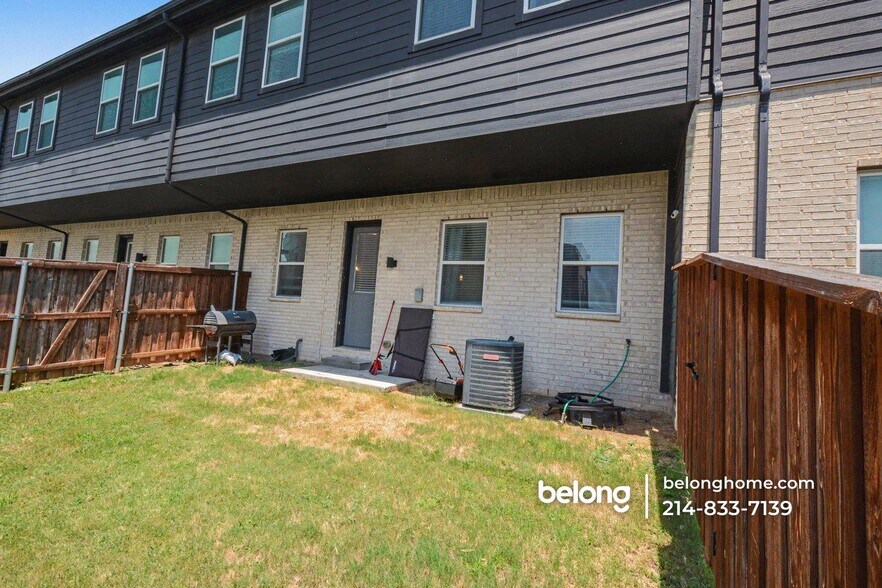 Building Photo - 4346 Hebron St