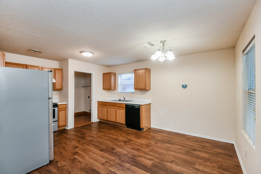 Building Photo - 4852 Waterford Dr