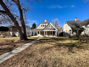Building Photo - Charming Three Bedroom Home!