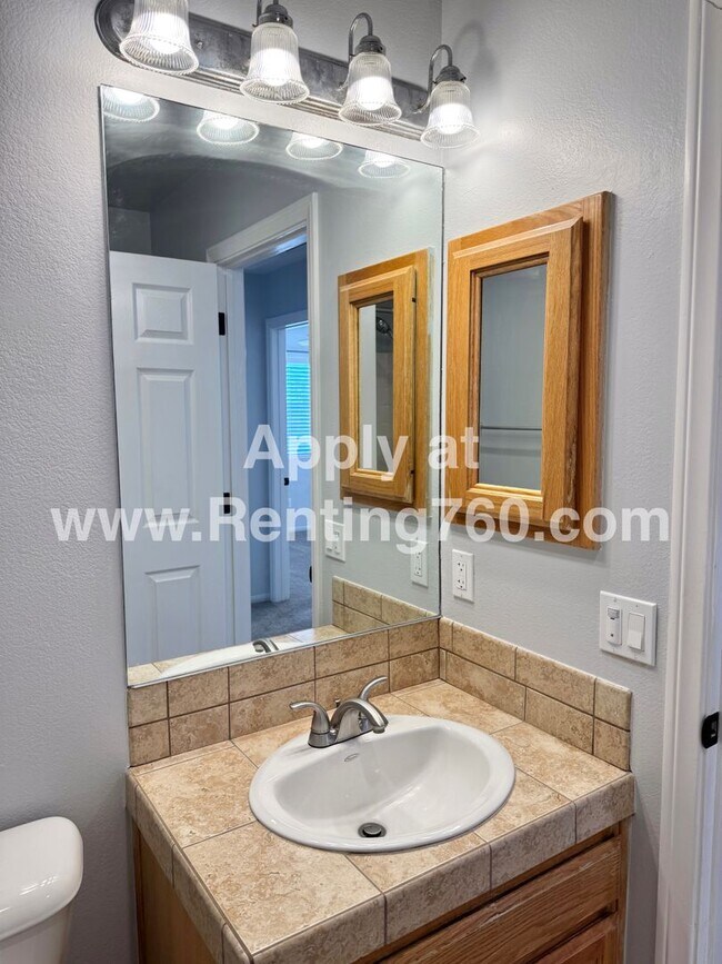 Building Photo - Clean and Well Maintained 2 Bed Home Near Military base