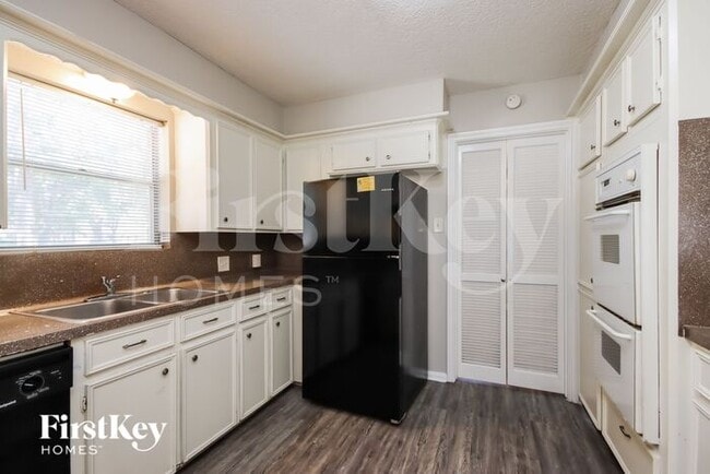 Building Photo - 4903 Shatner Dr