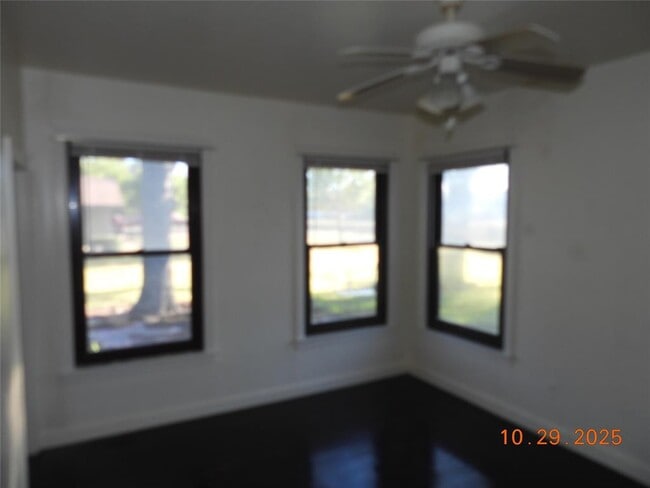 Building Photo - 2510 Meadow Ln