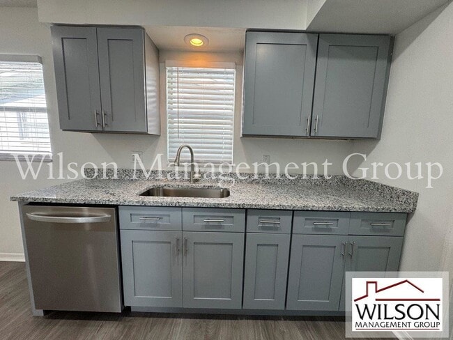 Building Photo - 2210 Musselwhite Ave