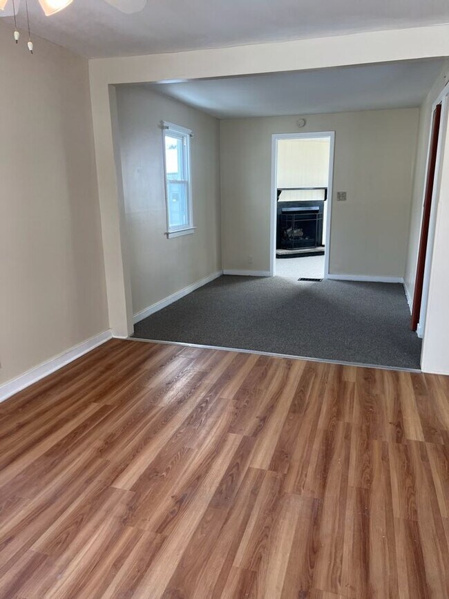 Building Photo - Charming Updated Cape Cod with several amenities!