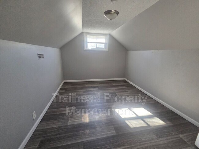 Building Photo - 5911 Cypress Pl