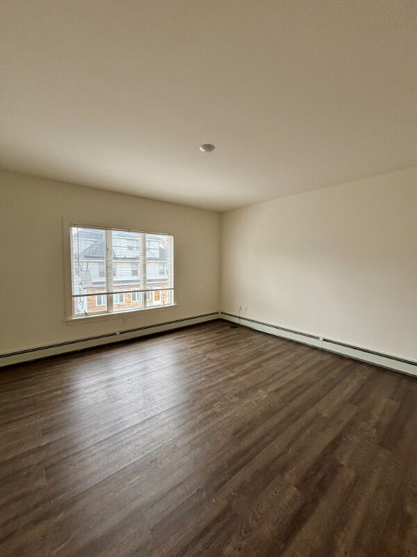 Building Photo - 85 Laverack Ave