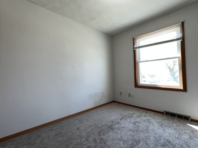 Building Photo - 3745 Hillcrest Rd