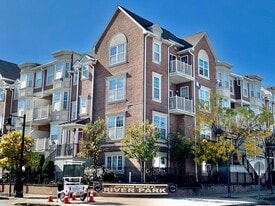 Building Photo - 200 Dey St