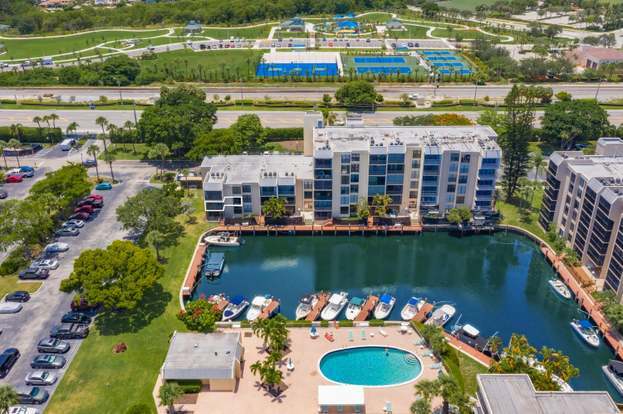 Building Photo - 4 Royal Palm Way