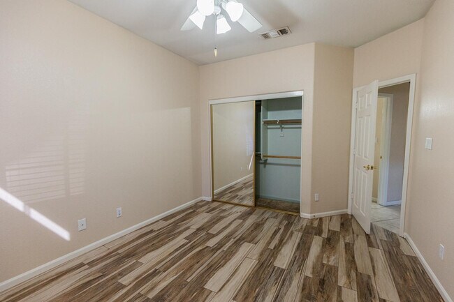 Building Photo - 7421 S Kachina Dr