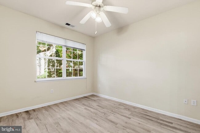 Building Photo - 12913 Centre Park Cir
