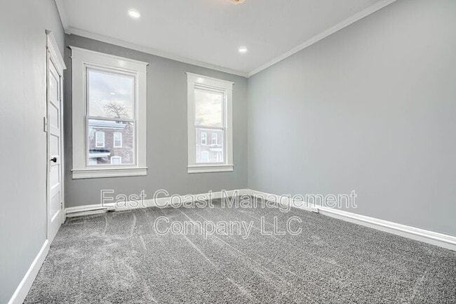 Building Photo - 3028 Kenyon Ave