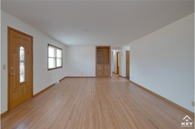 Building Photo - 6402 E 11th St N