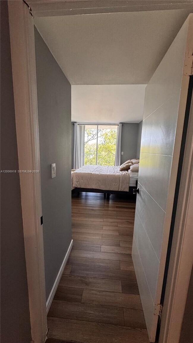 Building Photo - 650 NE 64th St