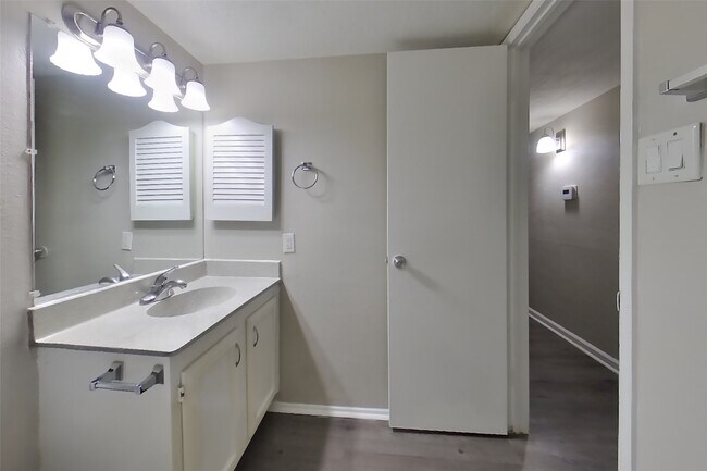 Building Photo - 17503 Nordway Dr
