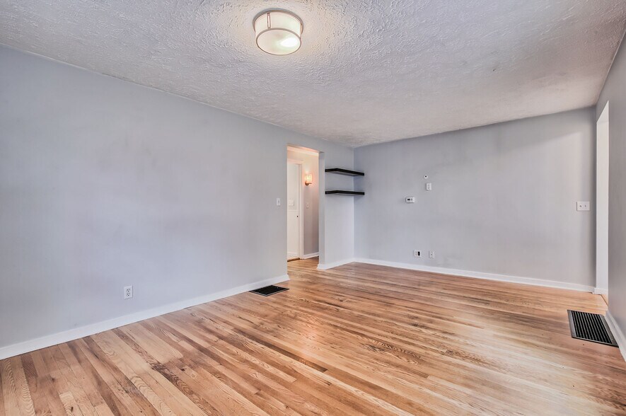 Building Photo - 470 Falstaff Rd